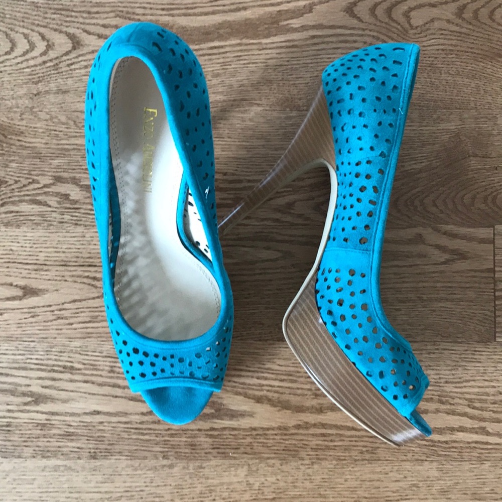 ❤️Enzo Angiolini Turquoise Suede Peep-toe Platf